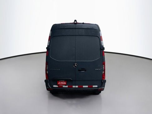 Used 2019 Mercedes-Benz Sprinter 144 image 4