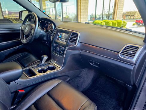 Used 2018 Jeep Grand Cherokee Limited image 9