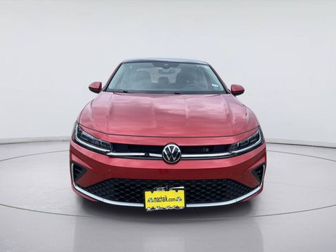 Used 2025 Volkswagen Jetta SE FWD image 2