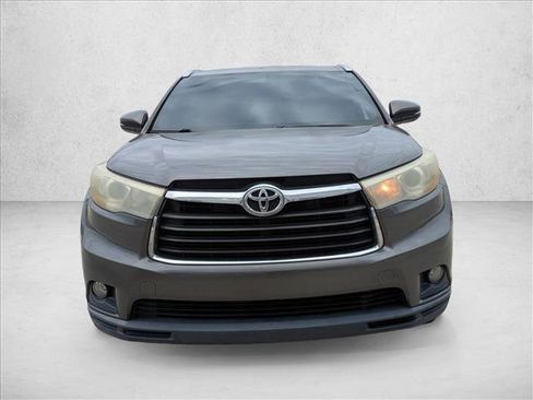 Used 2015 Toyota Highlander XLE image 2