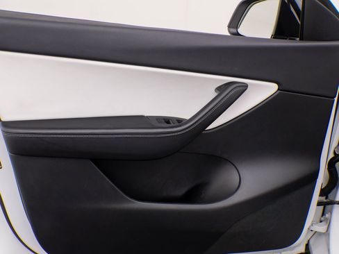 Used 2021 Tesla Model Y Long Range image 12