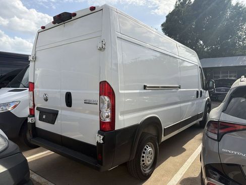 Used 2025 RAM ProMaster 2500 w/ Convenience Group FWD image 3