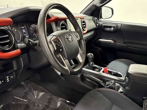 Certified 2018 Toyota Tacoma TRD Sport image 12