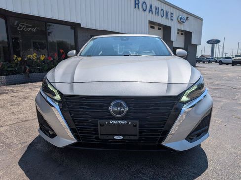 Used 2023 Nissan Altima 2.5 SV FWD image 2