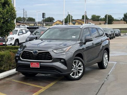 Used 2023 Toyota Highlander Limited AWD/4WD image 2