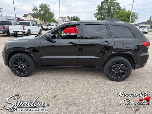 Used 2018 Jeep Grand Cherokee Altitude AWD/4WD image 7