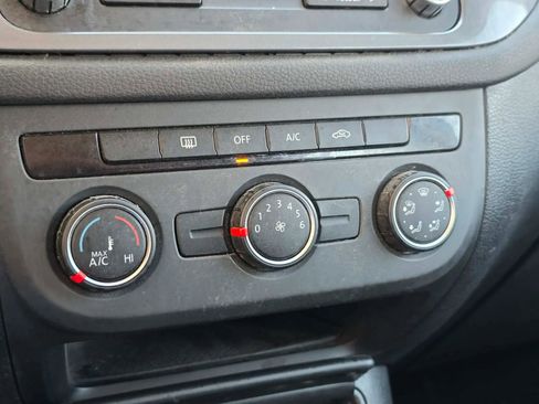 Used 2013 Volkswagen Tiguan S image 23