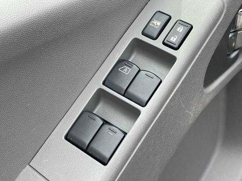 Used 2015 Nissan Frontier SV image 11