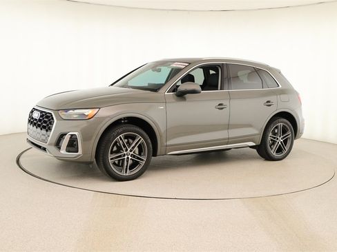Used 2024 Audi Q5 e Premium w/ Convenience Package image 13