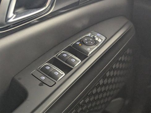 Used 2026 Kia Carnival SX w/ SX Dark Edition Package image 16