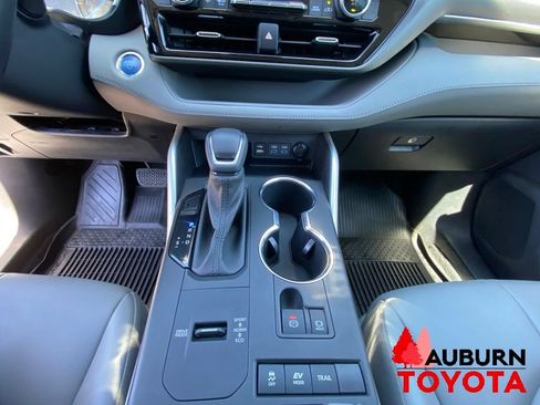 Used 2022 Toyota Highlander XLE AWD/4WD image 47