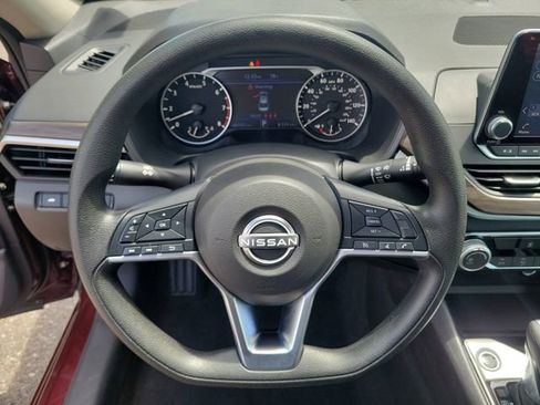 Used 2024 Nissan Altima 2.5 SV FWD image 21