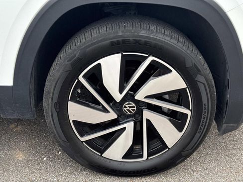 Used 2025 Volkswagen Atlas SE image 4