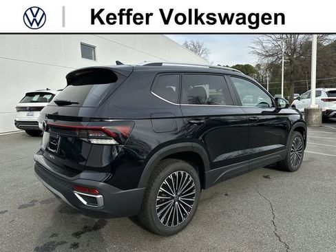 New 2026 Volkswagen Taos SE FWD image 5