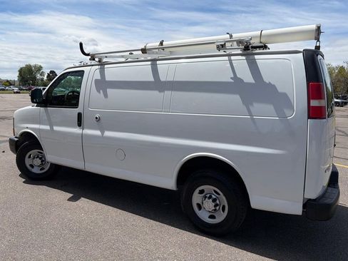 Used 2015 Chevrolet Express 2500 RWD image 2