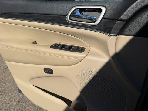 Used 2021 Jeep Grand Cherokee Limited w/ Trailer Tow Group IV image 20