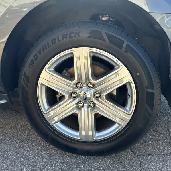 Used 2020 Ford Expedition XLT w/ Equipment Group 202A AWD/4WD image 17
