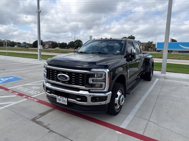 Used 2023 Ford F350 Lariat w/ Lariat Ultimate Package AWD/4WD image 2