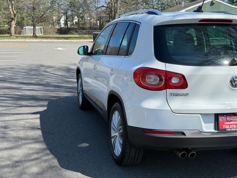 Used 2011 Volkswagen Tiguan S image 8