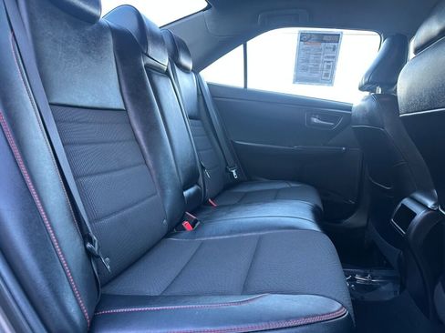 Used 2016 Toyota Camry SE image 25