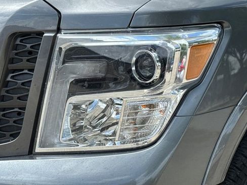 Used 2018 Nissan Titan PRO-4X w/ Pro-4x Convenience Package image 4