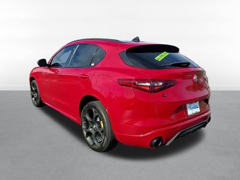 Used 2022 Alfa Romeo Stelvio Veloce image 5