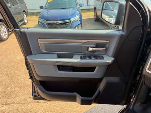 Used 2018 RAM 2500 SLT AWD/4WD image 16