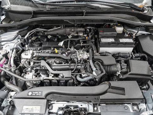 Certified 2025 Toyota Corolla Cross XLE FWD image 28