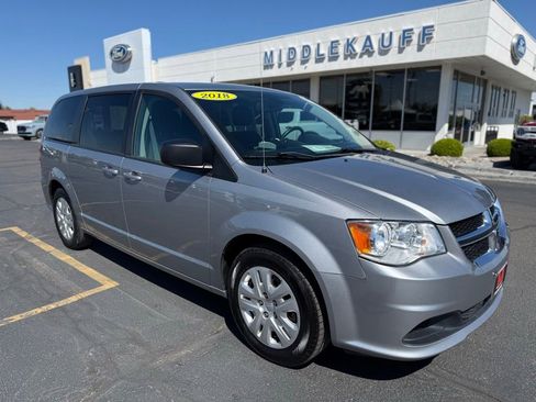 Used 2018 Dodge Grand Caravan SE w/ UConnect Hands-Free Group FWD image 1