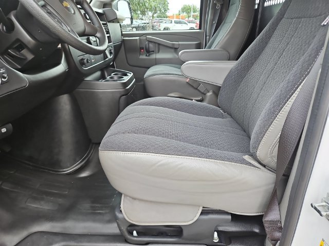 Used 2025 Chevrolet Express 2500 w/ Driver Convenience Package RWD image 15