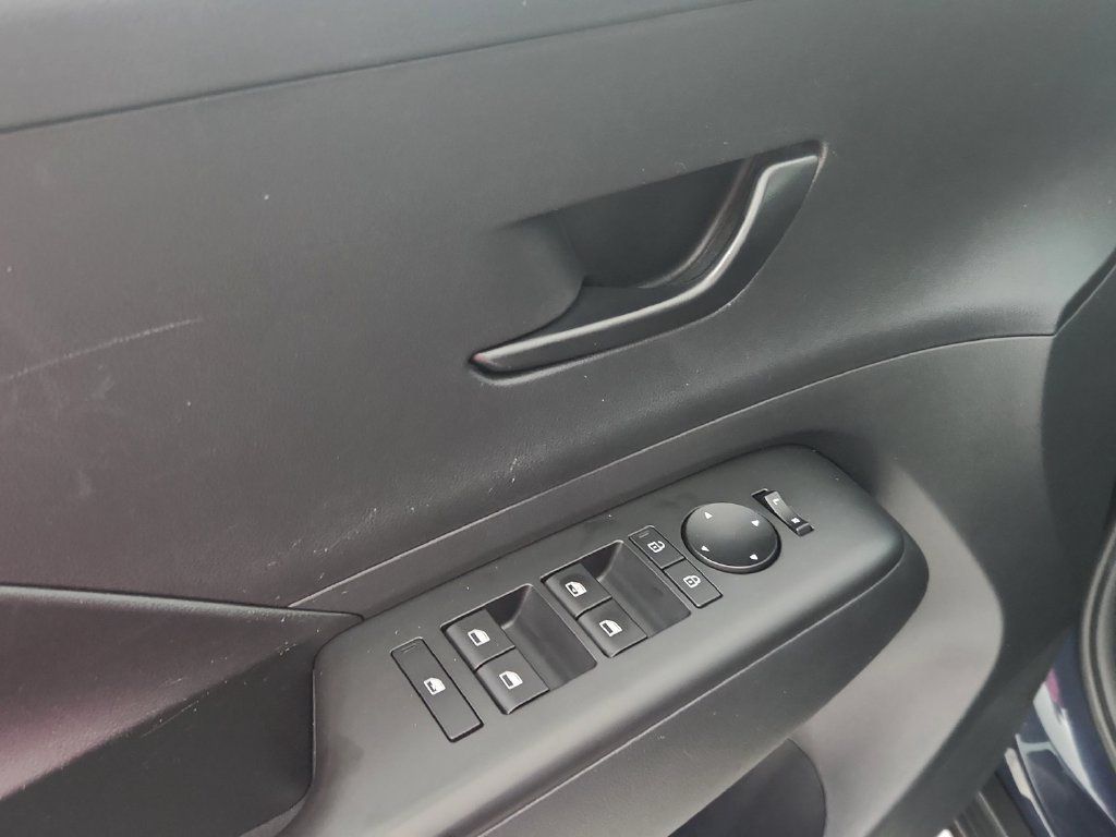 Used 2025 Hyundai Kona SEL AWD/4WD image 23