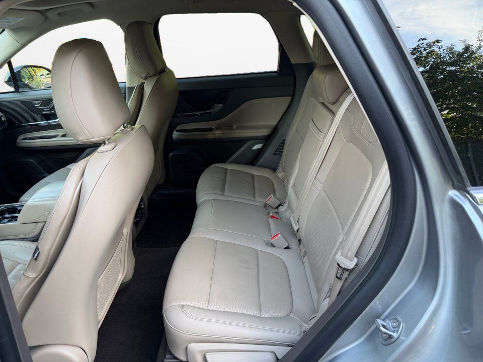 Used 2022 Lincoln Corsair FWD w/ Premium Package image 16