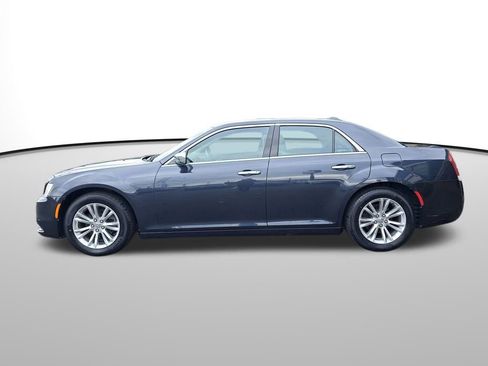Used 2016 Chrysler 300 C image 2