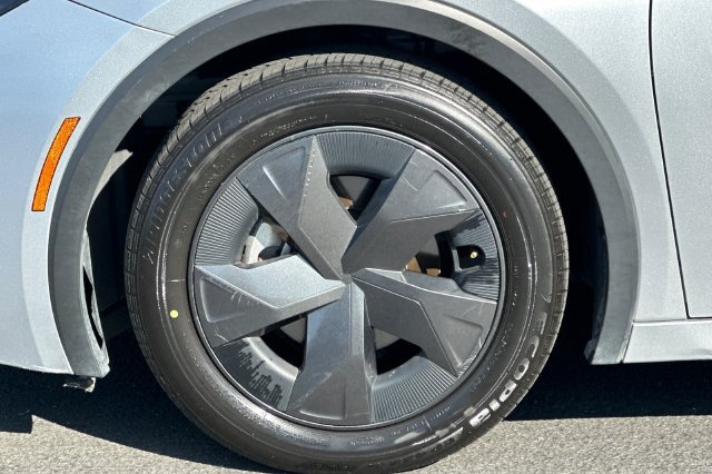 Certified 2025 Toyota Prius LE FWD image 31
