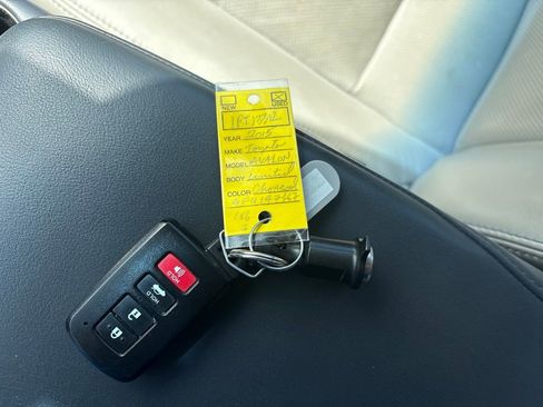 Used 2015 Toyota Avalon Limited FWD image 12