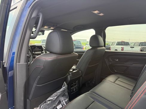 Used 2024 Nissan Titan PRO-4X w/ Pro-4x Convenience Package AWD/4WD image 11