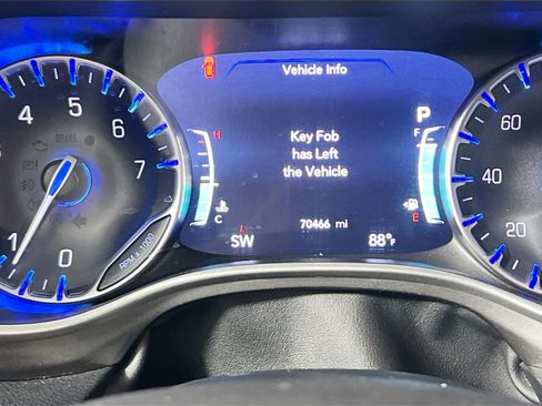 Used 2024 Chrysler Pacifica Touring-L image 23