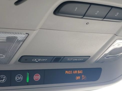 Certified 2021 Chevrolet Traverse LT FWD image 30