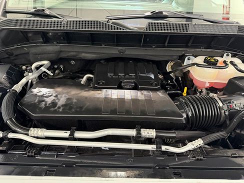 Used 2024 Chevrolet Silverado 1500 LT AWD/4WD image 7