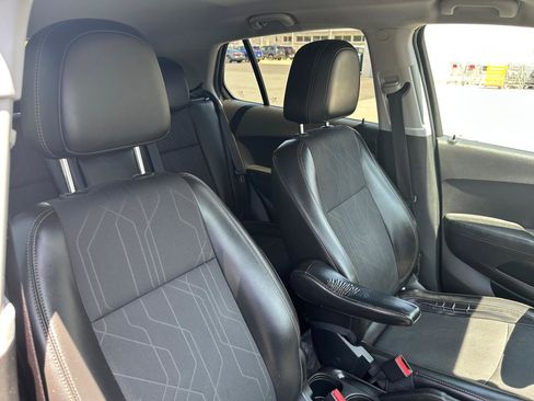 Used 2018 Chevrolet Trax LT w/ Redline Edition FWD image 18