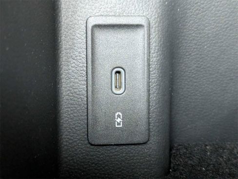 Certified 2024 Volkswagen Atlas Cross Sport SE image 29