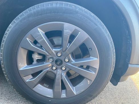 Used 2023 Ford Explorer XLT w/ Equipment Group 202A AWD/4WD image 5