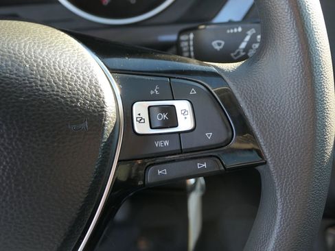 Used 2021 Volkswagen Tiguan S image 17