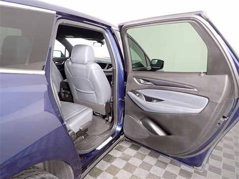 Used 2022 Buick Enclave Essence image 32