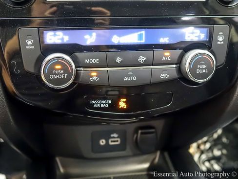 Used 2021 Nissan Rogue Sport SV image 18