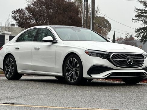 Used 2025 Mercedes-Benz E 350 4MATIC Sedan image 6