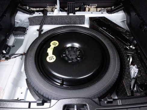 Certified 2025 Volvo XC40 B5 Core w/ Climate Package image 32