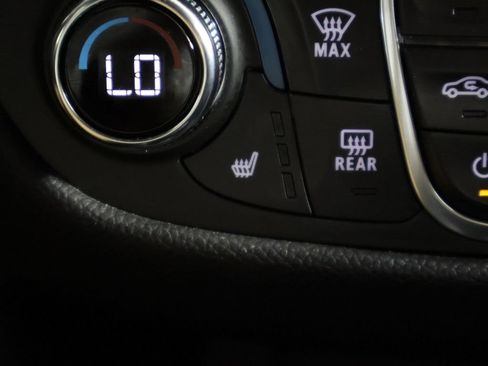 Used 2024 Chevrolet Equinox LT FWD image 42