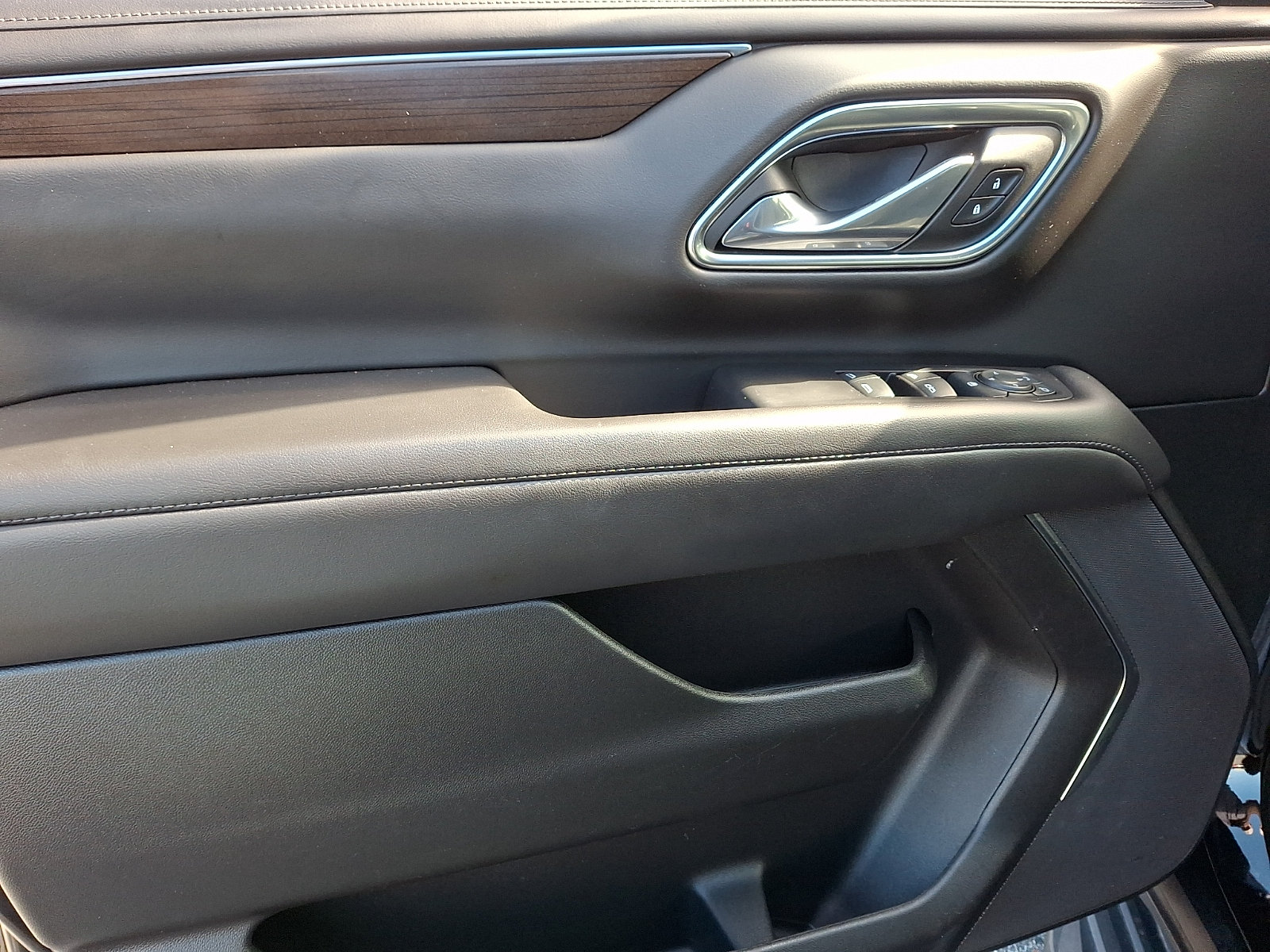 Used 2024 GMC Yukon SLE AWD/4WD image 14