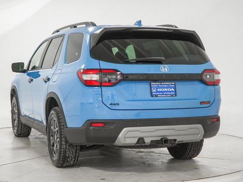 Certified 2025 Honda Pilot TrailSport image 9